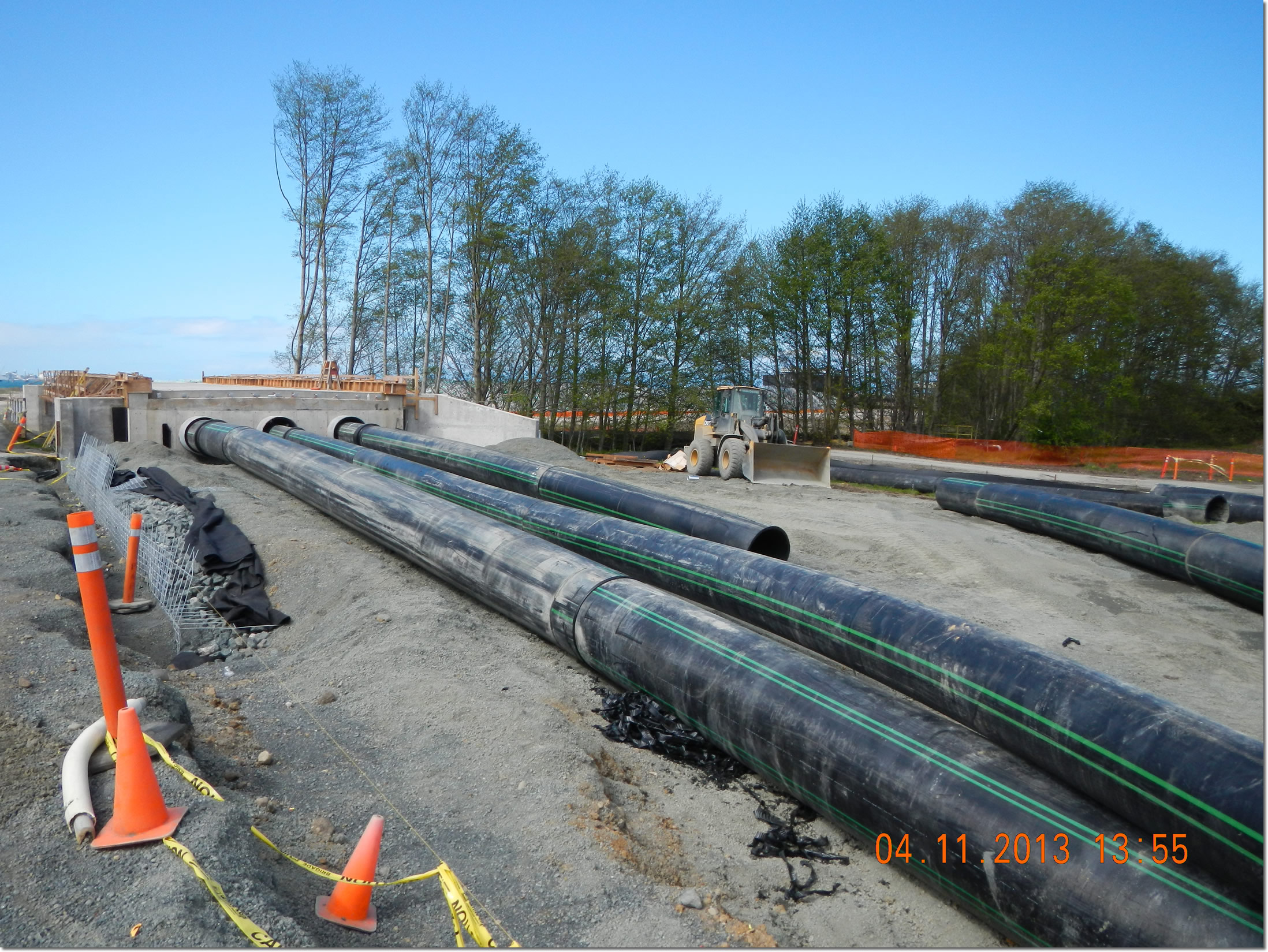 Pipes that are installed under the bridge.